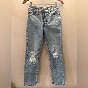Classic Light Blue Distressed Jeans Levi’s wedgie straight size 25